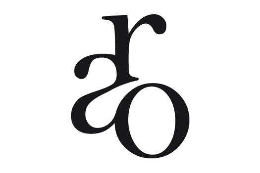 logo1 Si comunica che Unioncamere Campania coordinerà la partecipazione di n° 30 aziende campane del settore vitivinicolo alla prossima edizione della manifestazione VITIGNOITALIA, in programma a Napoli – Castel Dell’Ovo dal 24 al 26 maggio 2015.
Alla Camera di Commercio di Salerno sono stati riservati n° 4 spazi pre-allestiti, ciascuno attrezzato nel seguente modo: 1 desk cm. 140x50 + 2 sgabelli, 1 totem portabottiglie con denominazione aziendale, 1 glacette, 1 versavino, servizio ghiaccio, inserimento catalogo dell’evento, n° 3 pass d’ingresso.
La partecipazione delle Aziende selezionate sarà a carico dell’Unione Regionale delle Camere di Commercio della Campania, con l’esclusione dei costi di viaggio e soggiorno.
Saranno ammesse a partecipare all’evento n. 4 imprese del settore vitivinicolo aventi sede legale e/o operativa in provincia di Salerno, in regola con il pagamento del diritto annuale e con i seguenti requisiti di partecipazione:
• produzione dell’ultimo anno pari ad almeno 20.000 bottiglie;
• almeno due vini DOP, IGP;
• presenza in almeno una guida enologica.
A parità di requisiti, si terrà conto dei criteri previsti dal vigente Regolamento per la partecipazione alle collettive camerali, disponibile sul sito web www.sa.camcom.it.
La domanda di partecipazione dovrà essere trasmessa, utilizzando il modello di seguito allegato, tramite posta elettronica certificata (PEC) al seguente indirizzo: cciaa.salerno@sa.legalmail.camcom.it entro il giorno 26 gennaio p.v.